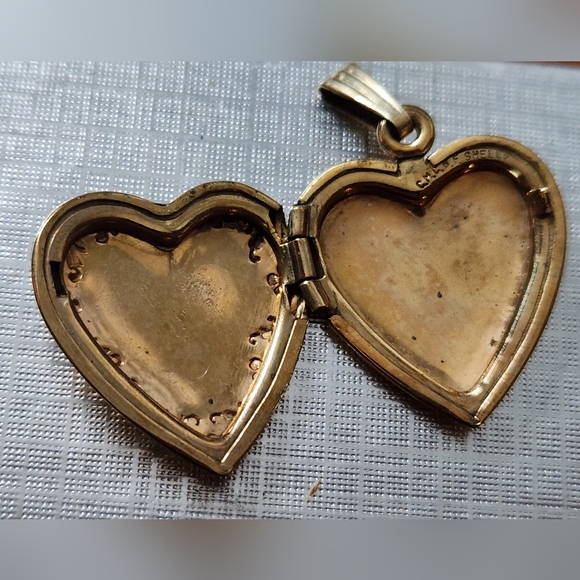 Shells GF Vtg. Heart Locket Pendant - Picture 4 of 6